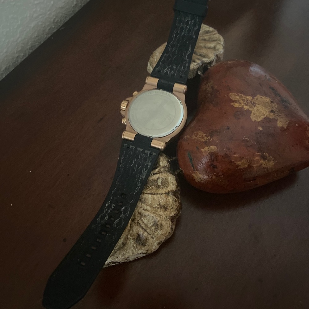 Watch - Picture 3 of 3